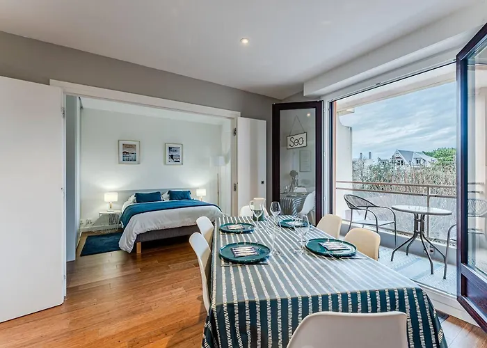 Pereire: T2 Face A La Avec Balcon Et Parking - Fr-1-433-150