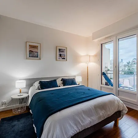 Pereire: T2 Face A La Avec Balcon Et Parking - Fr-1-433-150 アパート