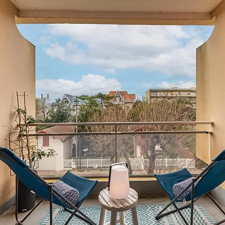 Pereire: T2 Face A La Avec Balcon Et Parking - Fr-1-433-150 * Arcachon