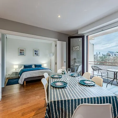 Pereire: T2 Face A La Avec Balcon Et Parking - Fr-1-433-150